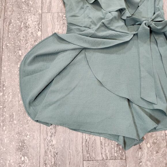 🍑She & Sky Sage Green Flouncy Belted Romper Medium - Picture 9 of 12